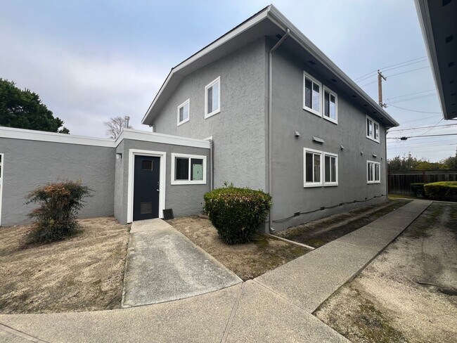 Foto del edificio - Newly updated 2 bedroom 1 bath unit