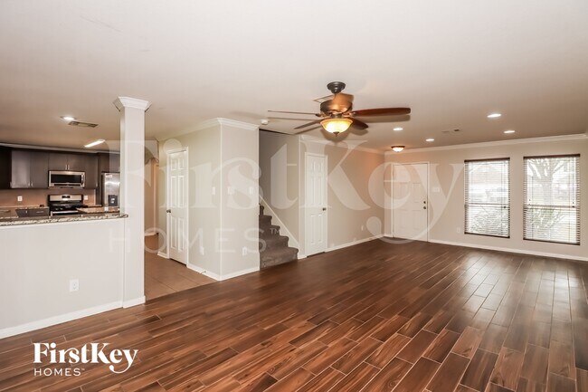 Foto del edificio - 5631 Cinnamon Lake Dr
