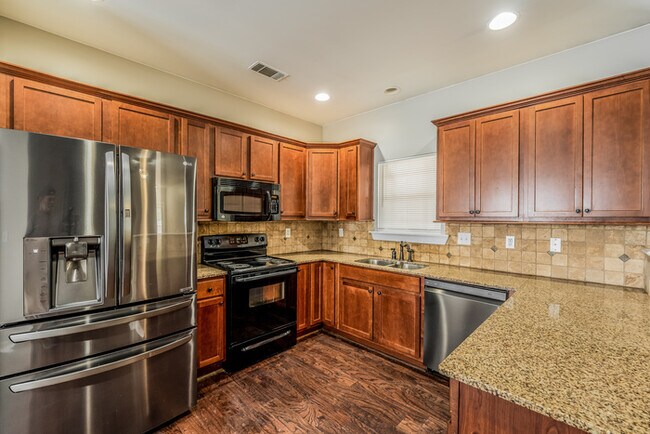 Foto del edificio - 245 Hathaway Ln
