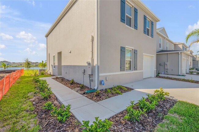 Building Photo - 2725 Silver Canoe Dr