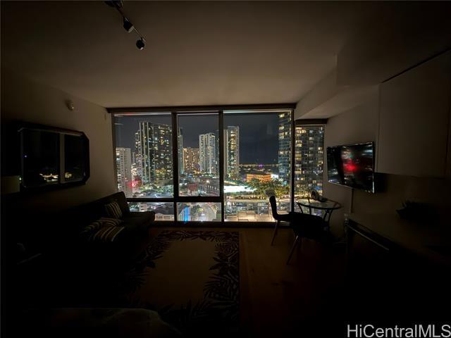 Building Photo - 1001 Queen St