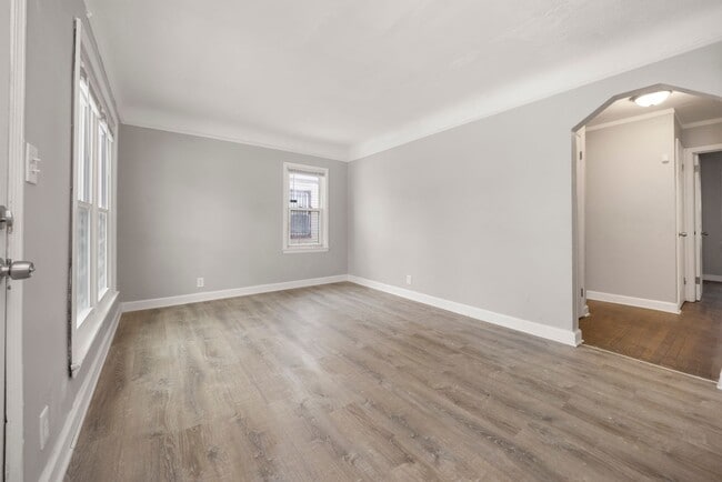 Building Photo - Renovated 3 bedroom bungalow $1250/month
