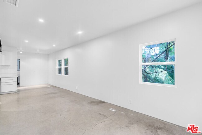 Foto del edificio - 2462 N Gower St