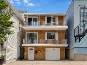 Building Photo - 404 46th St