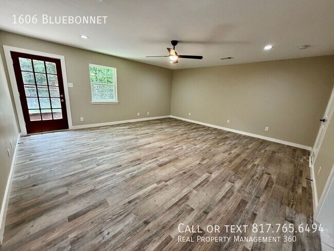 Foto del edificio - 1606 Bluebonnet-