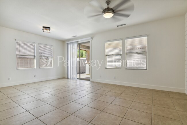 Foto del edificio - 20996 W White Rock Rd