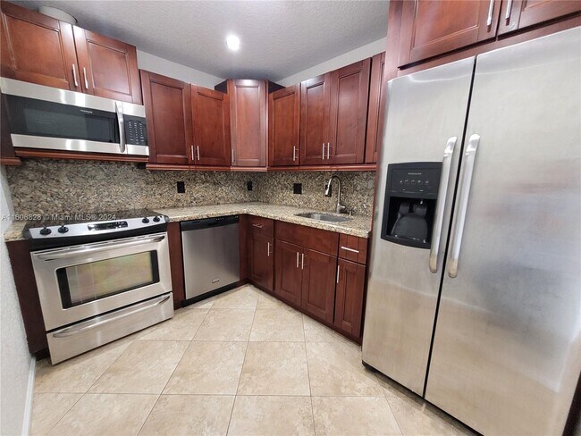 Building Photo - 6457 Bay Club Dr