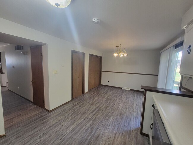 Foto del edificio - COMING SOON! 2 Bed, 1.5 Bath Duplex!