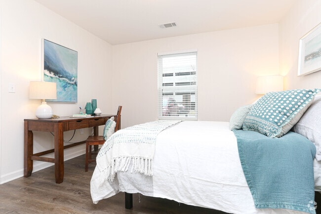 2BR, 2BA - 931 SF - Bedroom - Trifecta