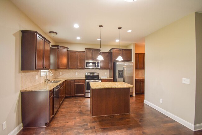 Building Photo - 4 Bedroom 2.5 Bathroom- Small Dogs Conside...