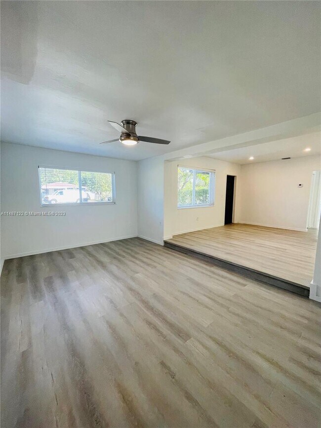 Foto del edificio - 1150 NE 132nd St