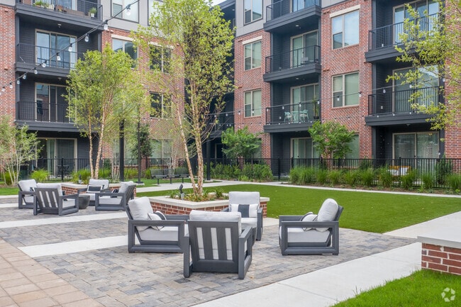 Courtyard - Ainsley Heights