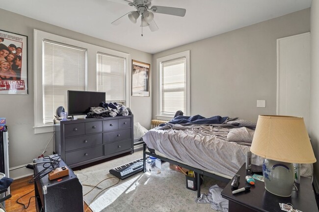 Building Photo - Ewing, NJ – 6BR / 2BA. House near TCNJ. Spacious layout. - Gambourg Properties