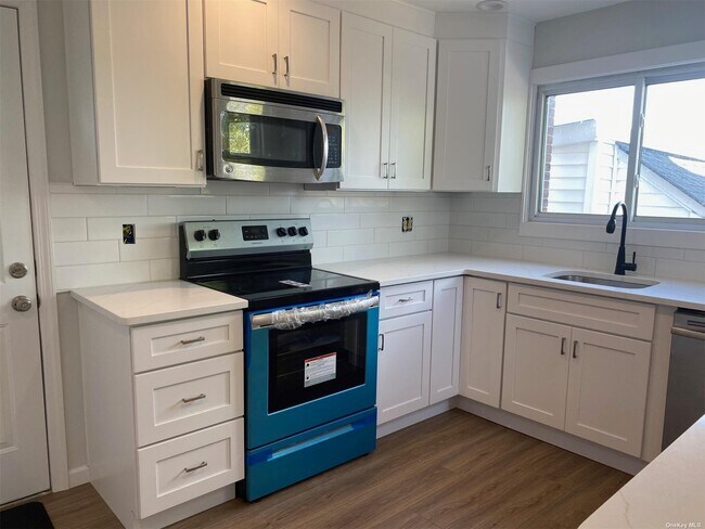 Building Photo - 49 Swan River St