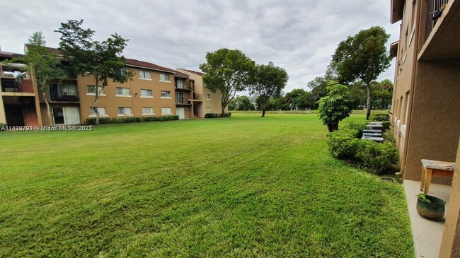 Foto del edificio - 1251 Benoist Farms Rd