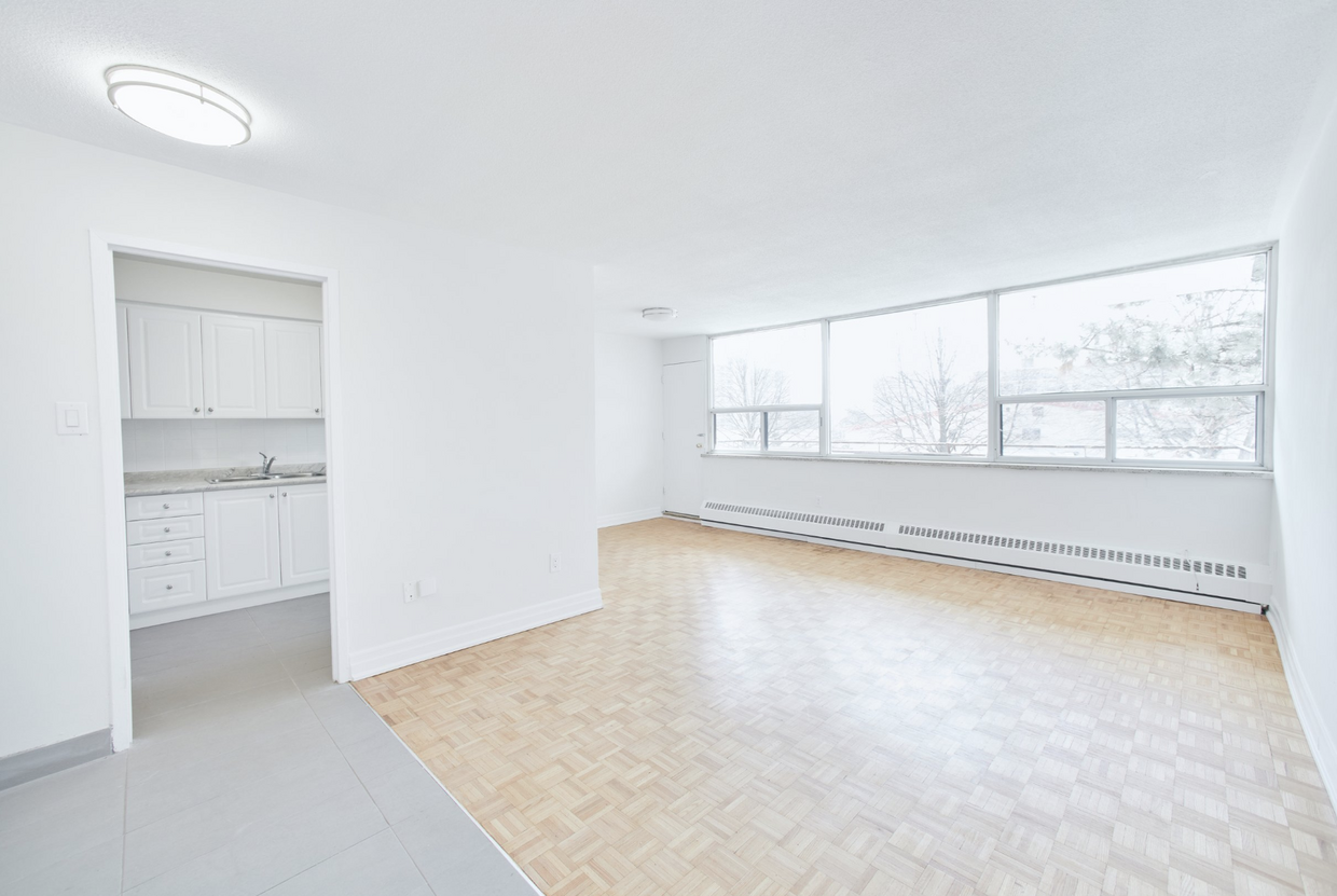 Primary Photo - NEWLY RENOVATED 1 Bedroom Apt - MISSISSAUGA