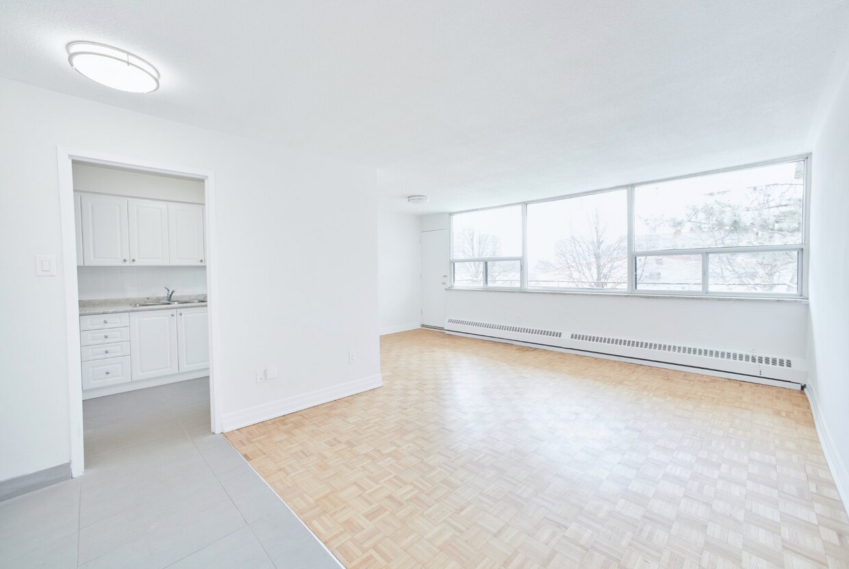 Primary Photo - NEWLY RENOVATED 2 Bedroom Apt - MISSISSAUGA
