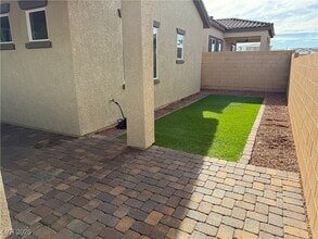 Building Photo - 815 Eaton Fls St