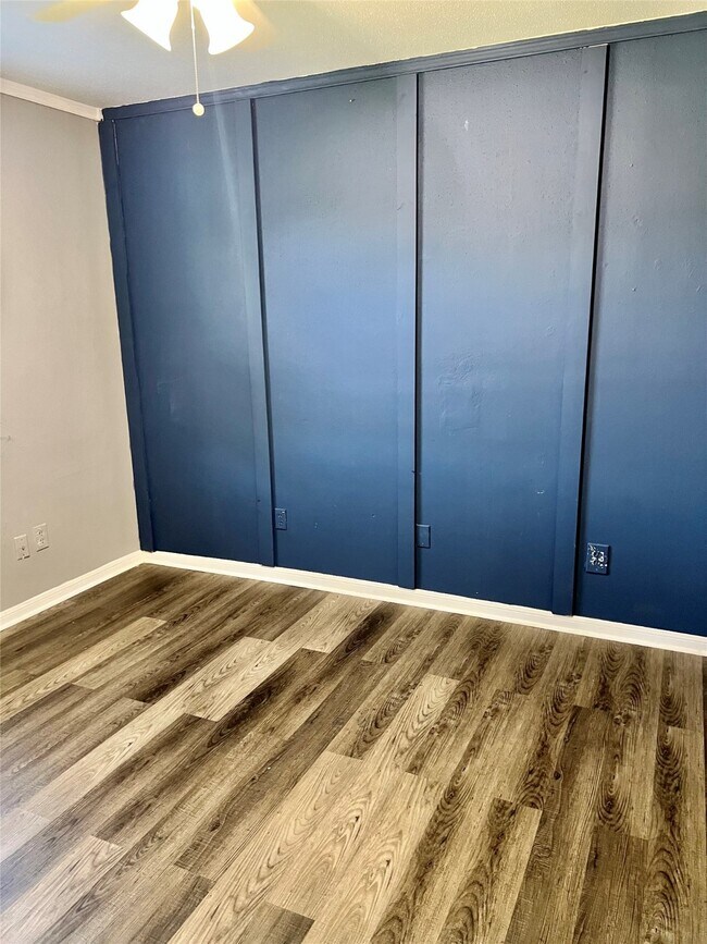 Foto del edificio - 3311 Crestmeadow Dr