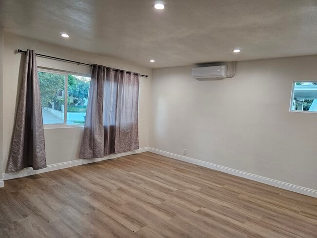 Building Photo - 2314 Elmgrove St