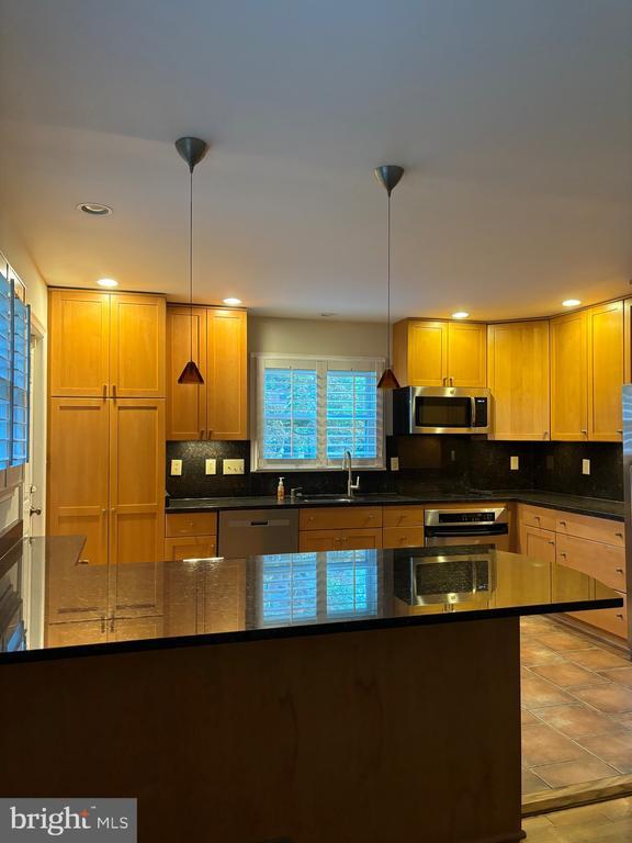Building Photo - 9841 Singleton Dr