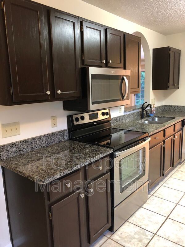 Foto del edificio - 12910 Forest Glen Ct S
