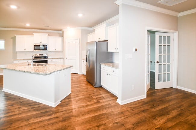 Building Photo - 102 Duskwood Dr