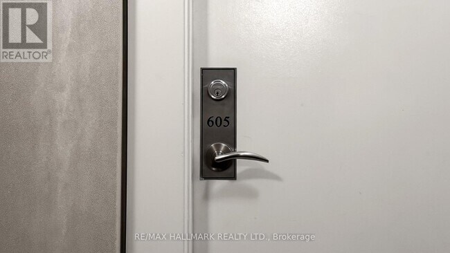 Photo du bâtiment - 320 Richmond St E