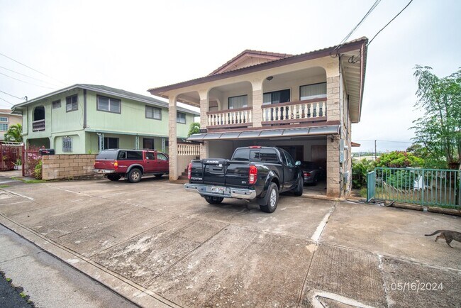 Foto del edificio - 2BR/1BA/2PKG(TANDEM) DOWNSTAIRS UNIT IN ALIAMANU THREE PLEX