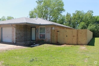Building Photo - 4035 Locust Dr