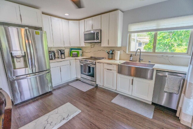Modern Comfort in Mariners Village – Renov... - Modern Comfort in Mariners Village – Renov... Apartment
