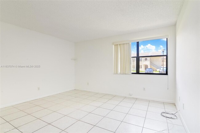 Building Photo - 11298 Taft St