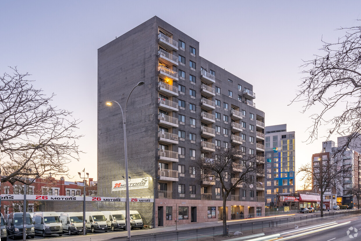 Foto principal - 70-32 Queens Blvd