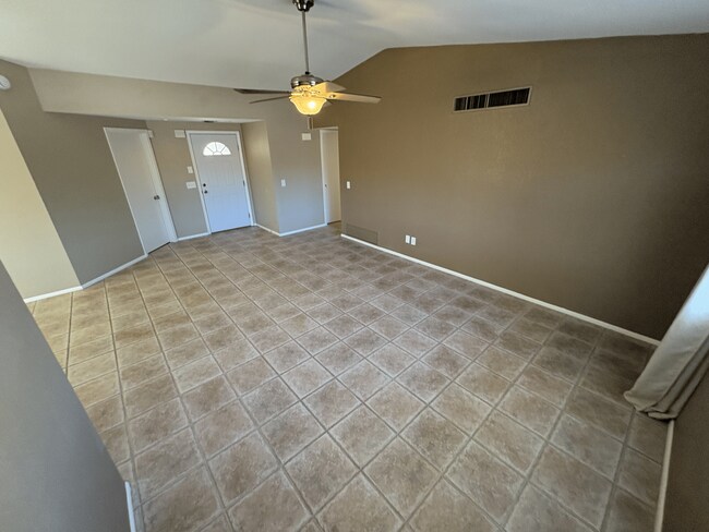 Foto del edificio - Eastside 3 bedroom 2 bath move in ready