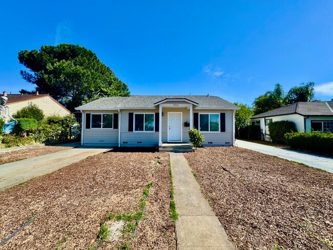 Building Photo - 15110 Woodard Rd