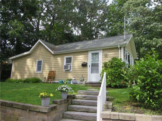 Primary Photo - 84 Sunken Meadow Rd