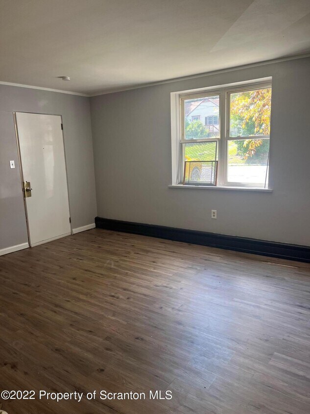 240 Grove St Unit 2, Clarks Green, PA 18411 Room for Rent in Clarks