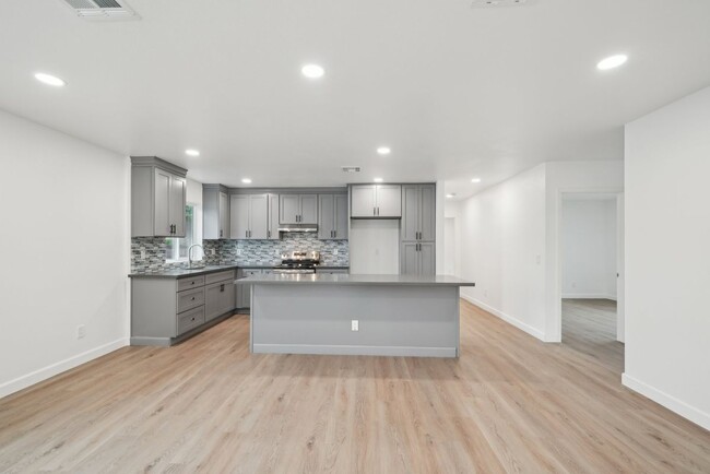 Building Photo - 4664 Sierra