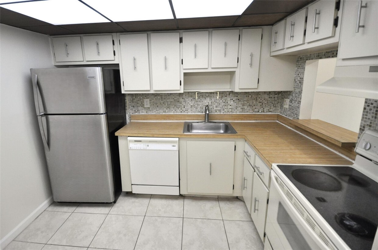 Foto principal - 4354 NW 9th Ave