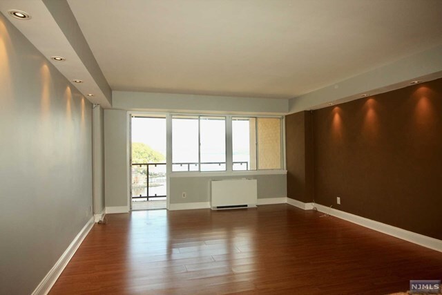 Building Photo - 1203 River Rd