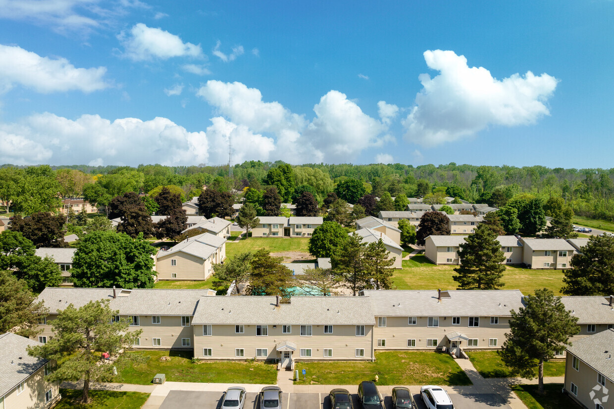 Primary Photo - Cedar Commons