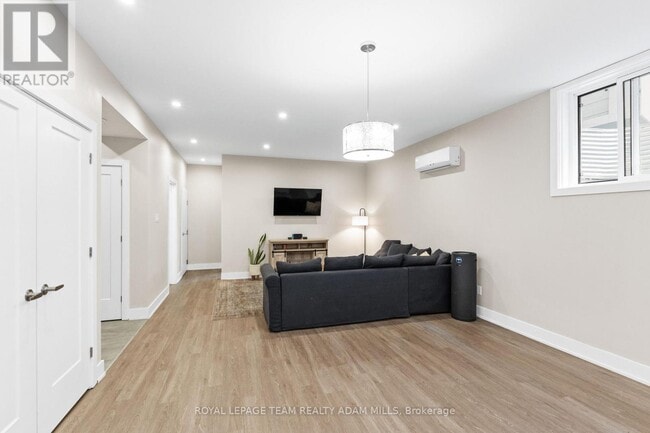 Building Photo - 423 Ravenhill Ave