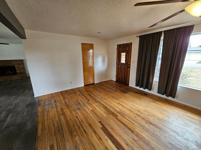 Building Photo - Cute 3 bedroom near Winstead Park!