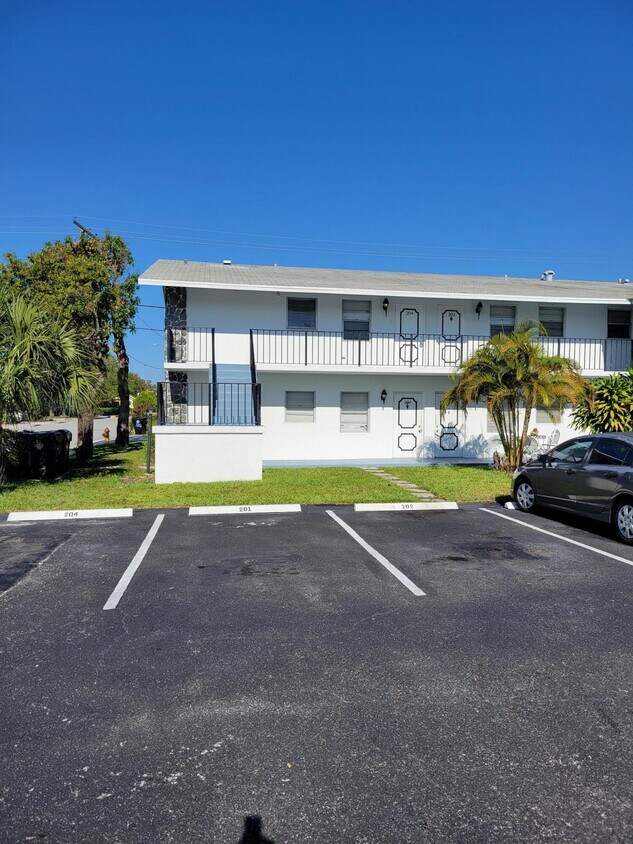 Primary Photo - 1127 S Federal Hwy