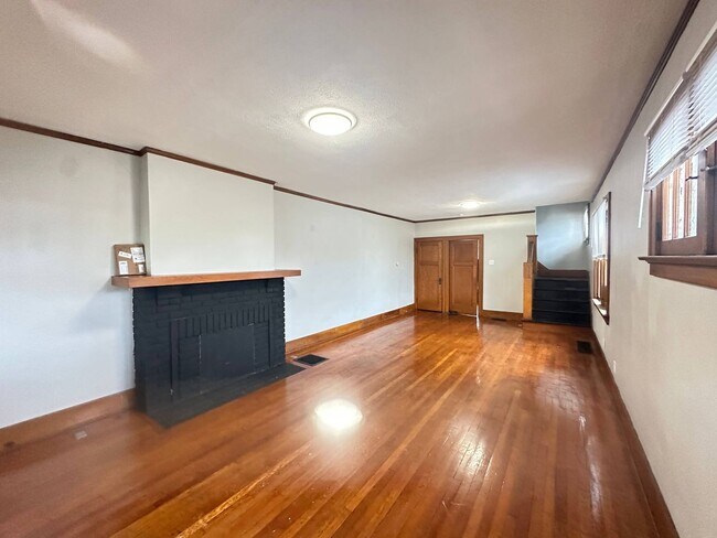Foto del edificio - 2409-2411 N Main St.