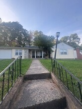 Building Photo - 60 Fountain Ter