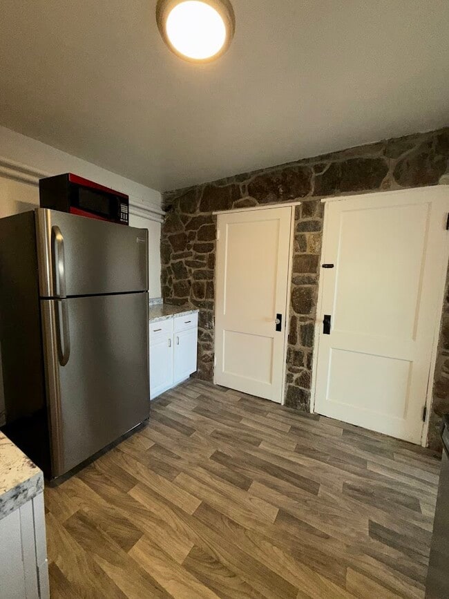 Foto del edificio - 1559 S Lininger Dr