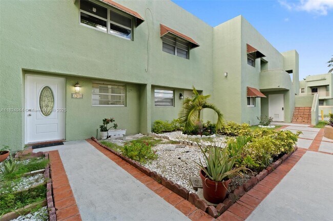 Foto del edificio - 11041 NW 7th St