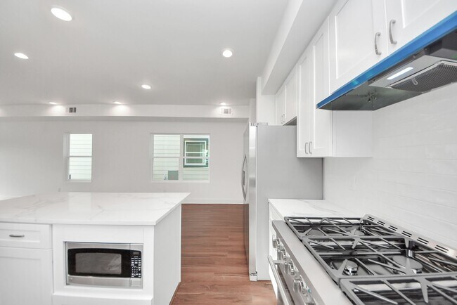 Foto del edificio - 611 E 39th St