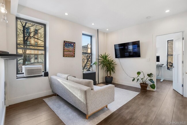 Foto del edificio - 16-84 Woodbine St